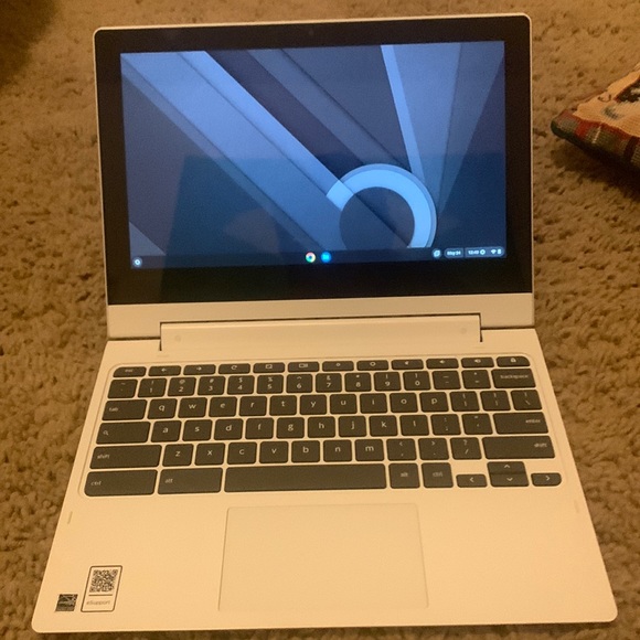 I am selling a Google Chrome laptop. (White)